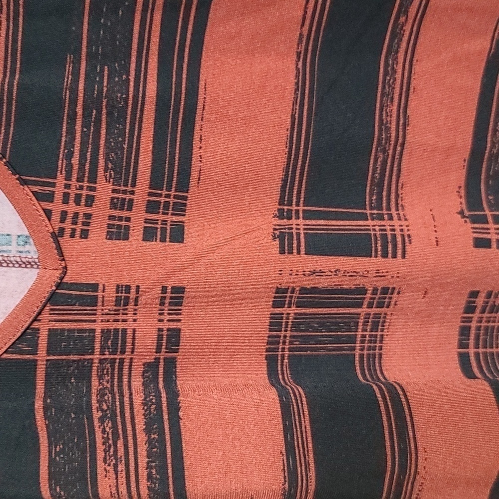 NWT Avenue Womens Blouse Rust/Blk V-neck Stretch Comfort Size 18/20 - Picture 3 of 9